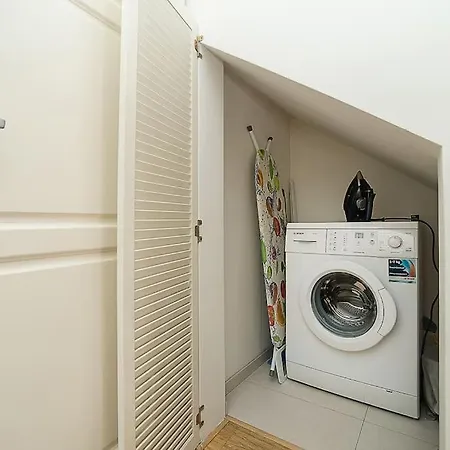 Elegant Snow White Loft With Jacuzzi And Garage Apartamento *