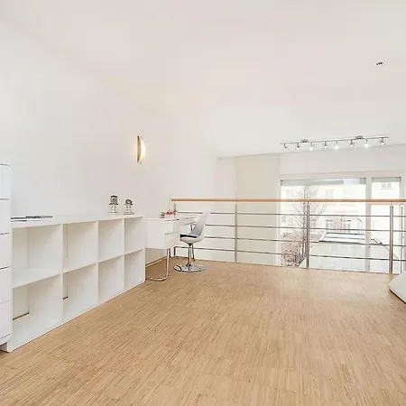 Elegant Snow White Loft With Jacuzzi And Garage Apartamento *