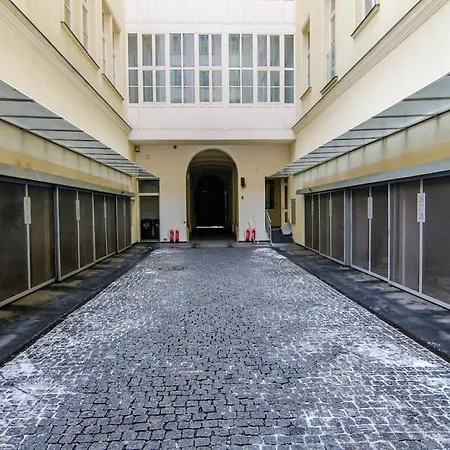 Elegant Snow White Loft With Jacuzzi And Garage * Praga