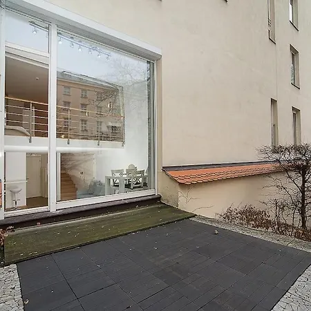 Elegant Snow White Loft With Jacuzzi And Garage Apartamento