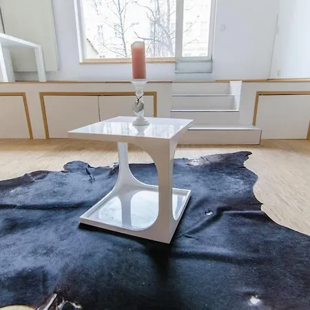Elegant Snow White Loft With Jacuzzi And Garage Apartamento