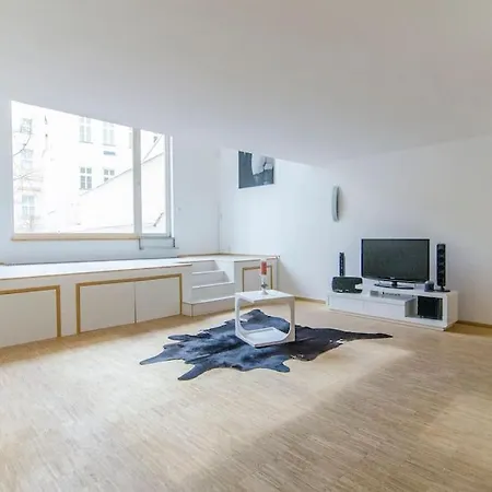 Elegant Snow White Loft With Jacuzzi And Garage Apartamento *