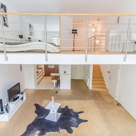 Elegant Snow White Loft With Jacuzzi And Garage *