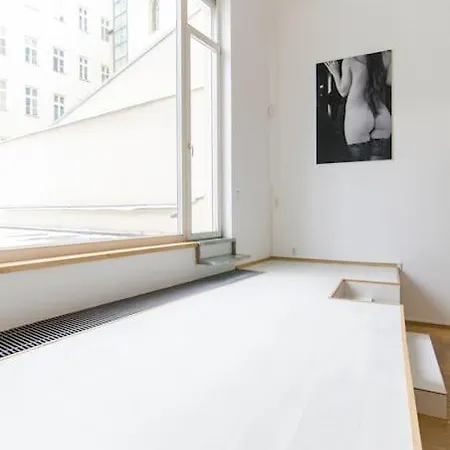 Elegant Snow White Loft With Jacuzzi And Garage Apartamento Praga