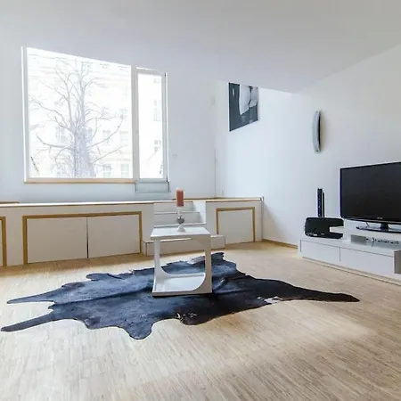 Elegant Snow White Loft With Jacuzzi And Garage