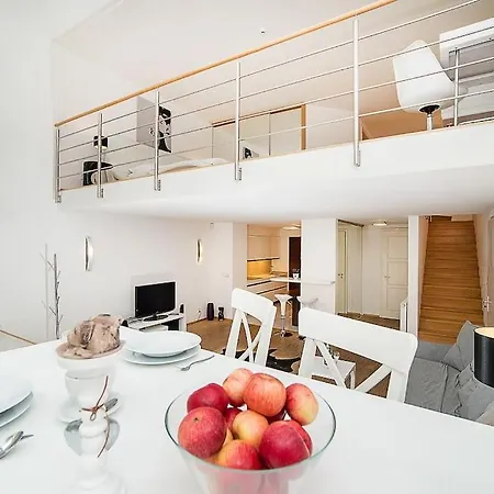 Elegant Snow White Loft With Jacuzzi And Garage شقة براغ