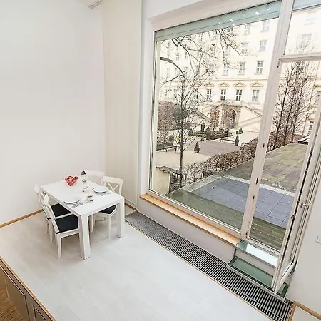 Elegant Snow White Loft With Jacuzzi And Garage شقة براغ