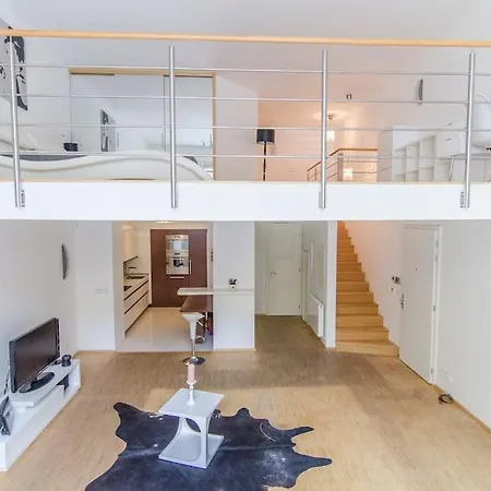 Elegant Snow White Loft With Jacuzzi And Garage شقة *